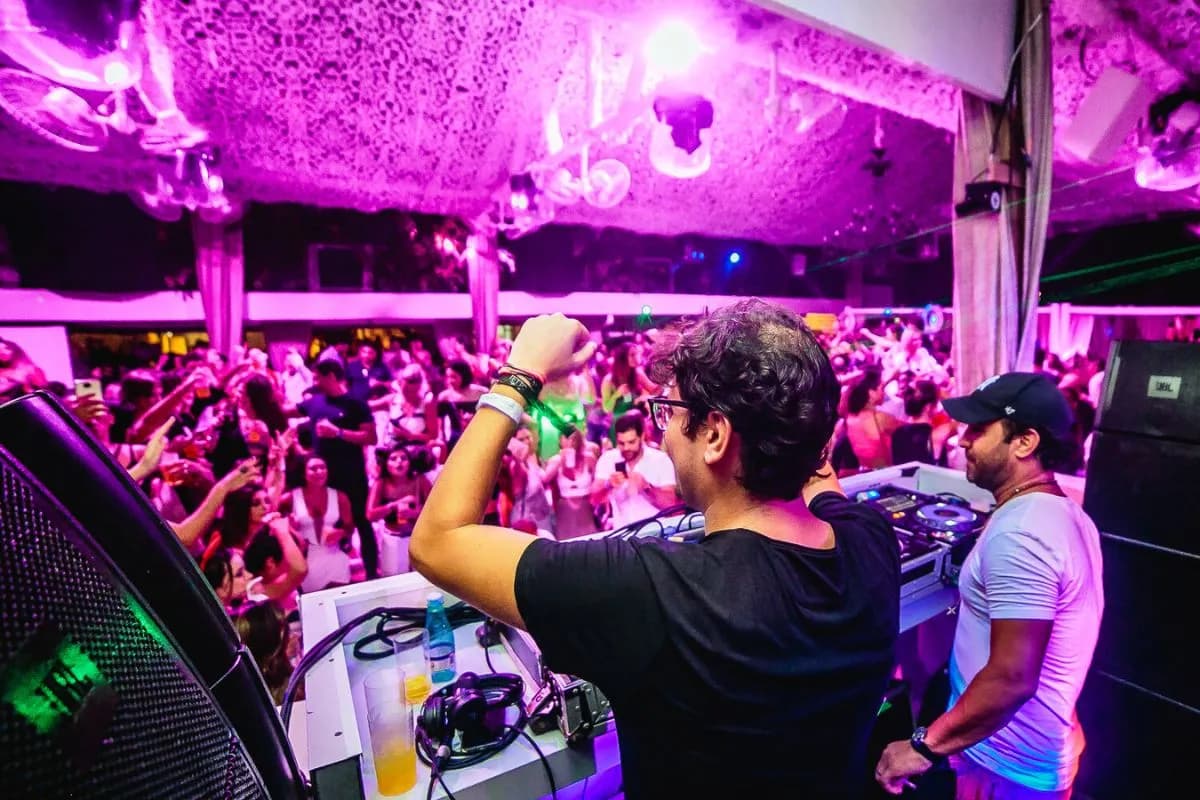 Full Night Floripa Privado